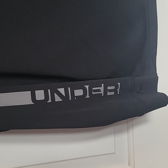 Under Armour, youth medium, long sleeved shirt with hood, black. - Picture 6 of 8